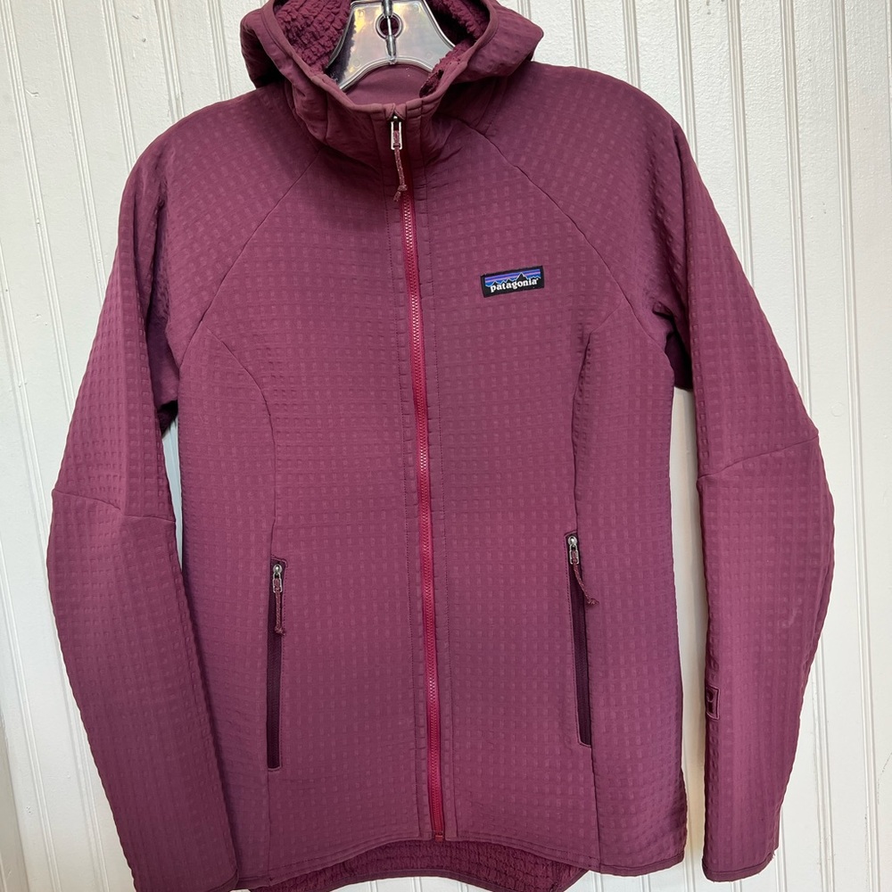Woman’s Patagonia R2 Techface Light Balsamic Small